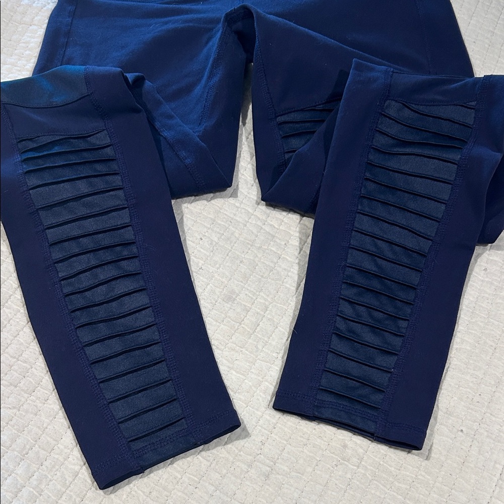 ALO Yoga Deep Blue Leggings - Picture 8 of 8